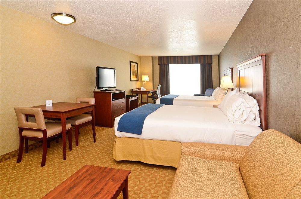 Holiday Inn Express Hotel & Suites Fort Atkinson By Ihg Εξωτερικό φωτογραφία